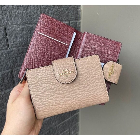 NWT - COACH Medium Corner Zip Wallet -  6390 Crossgrain Leather/Gold/Taupe $198 - Picture 1 of 9